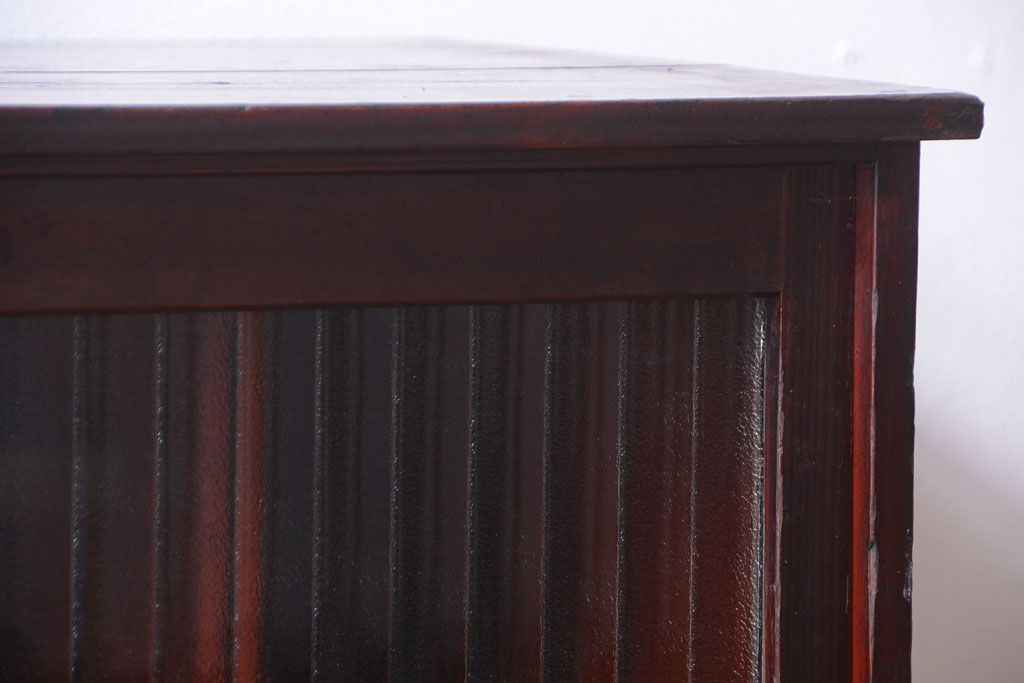 アンティーク家具　和製アンティーク　銀モールガラス入り!古い木製の引き戸収納棚(下駄箱)