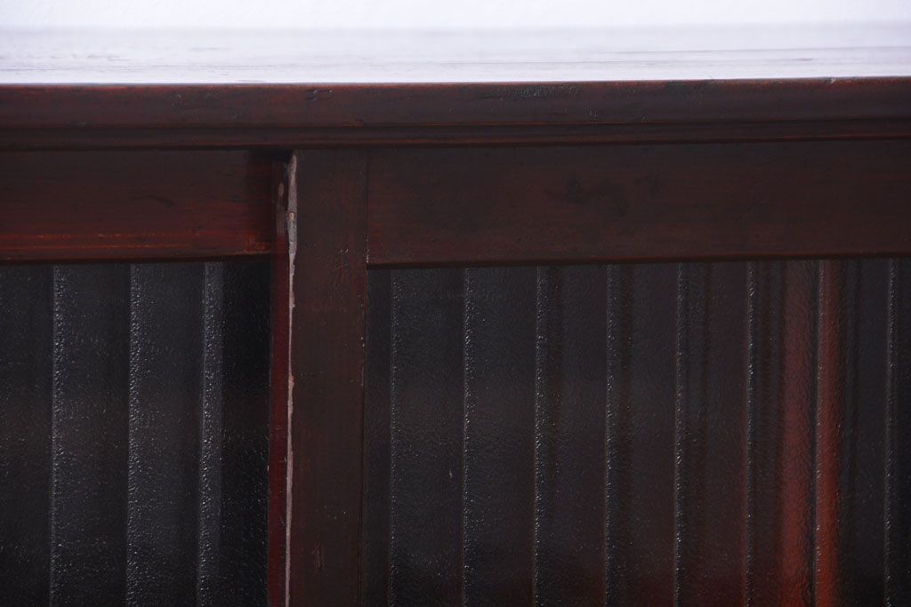 アンティーク家具　和製アンティーク　銀モールガラス入り!古い木製の引き戸収納棚(下駄箱)