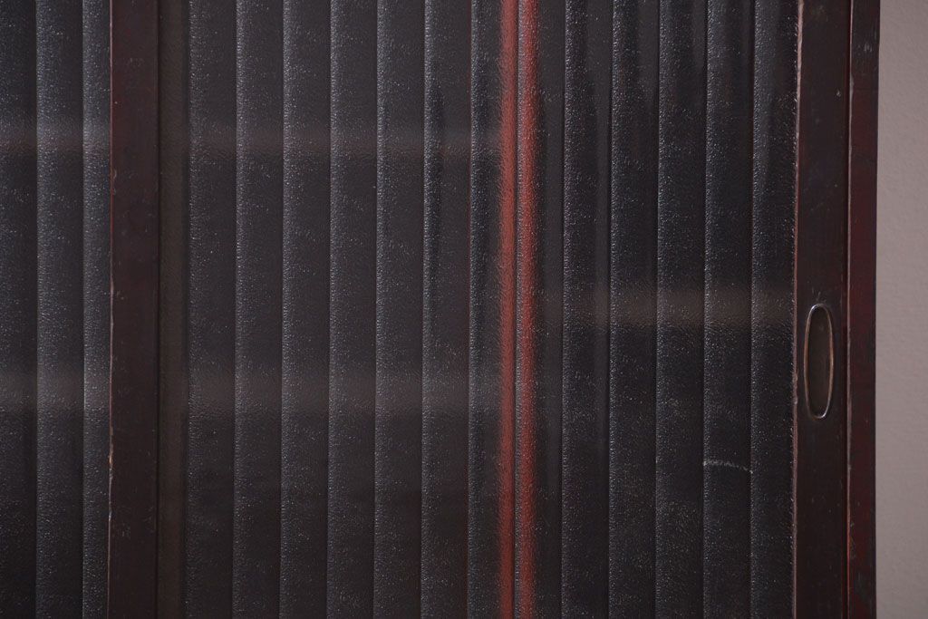 アンティーク家具　和製アンティーク　銀モールガラス入り!古い木製の引き戸収納棚(下駄箱)