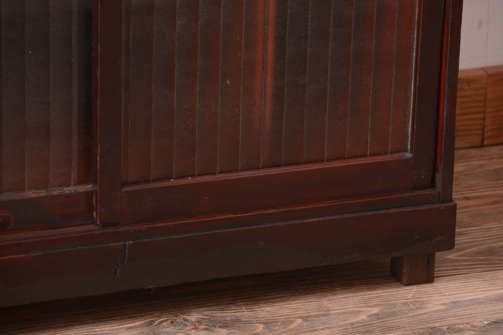 アンティーク家具　和製アンティーク　銀モールガラス入り!古い木製の引き戸収納棚(下駄箱)