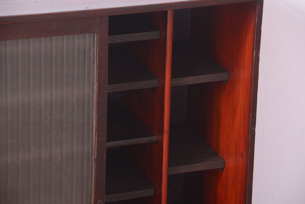 アンティーク家具　和製アンティーク　銀モールガラス入り!古い木製の引き戸収納棚(下駄箱)