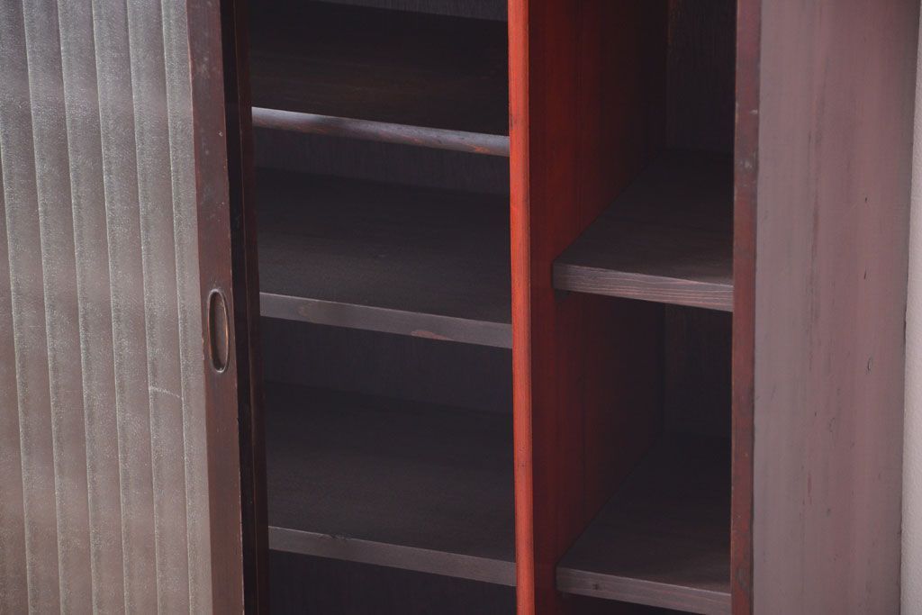 アンティーク家具　和製アンティーク　銀モールガラス入り!古い木製の引き戸収納棚(下駄箱)