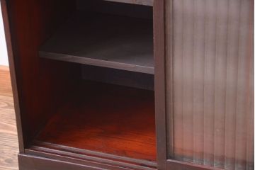 アンティーク家具　和製アンティーク　銀モールガラス入り!古い木製の引き戸収納棚(下駄箱)