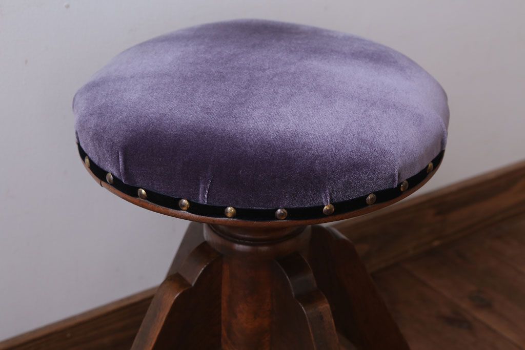 レトロ家具　和製アンティーク　古い木製のレトロな回転スツール