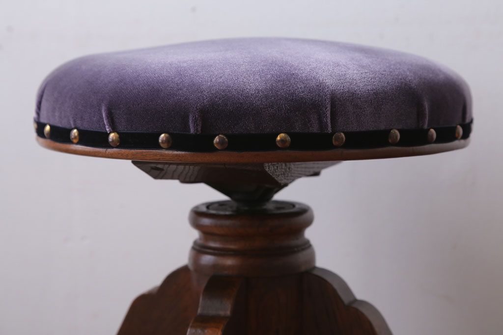 レトロ家具　和製アンティーク　古い木製のレトロな回転スツール