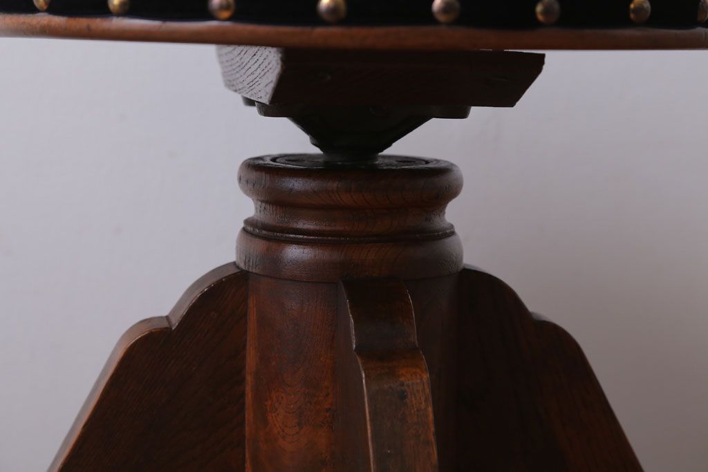 レトロ家具　和製アンティーク　古い木製のレトロな回転スツール