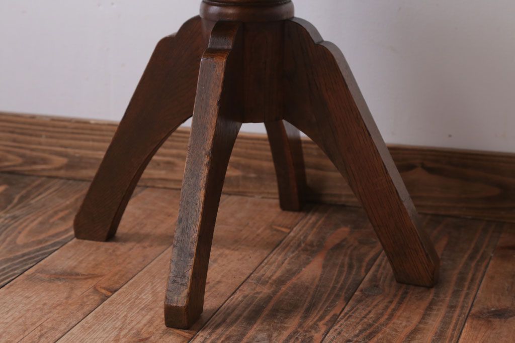 レトロ家具　和製アンティーク　古い木製のレトロな回転スツール