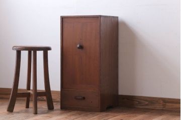 アンティーク家具　和製アンティーク　古い木の小ぶりな収納棚