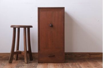 アンティーク家具　和製アンティーク　古い木の小ぶりな収納棚