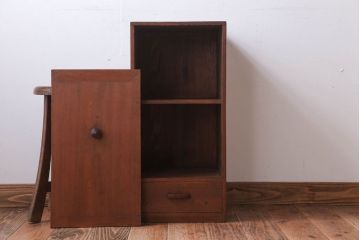 アンティーク家具　和製アンティーク　古い木の小ぶりな収納棚
