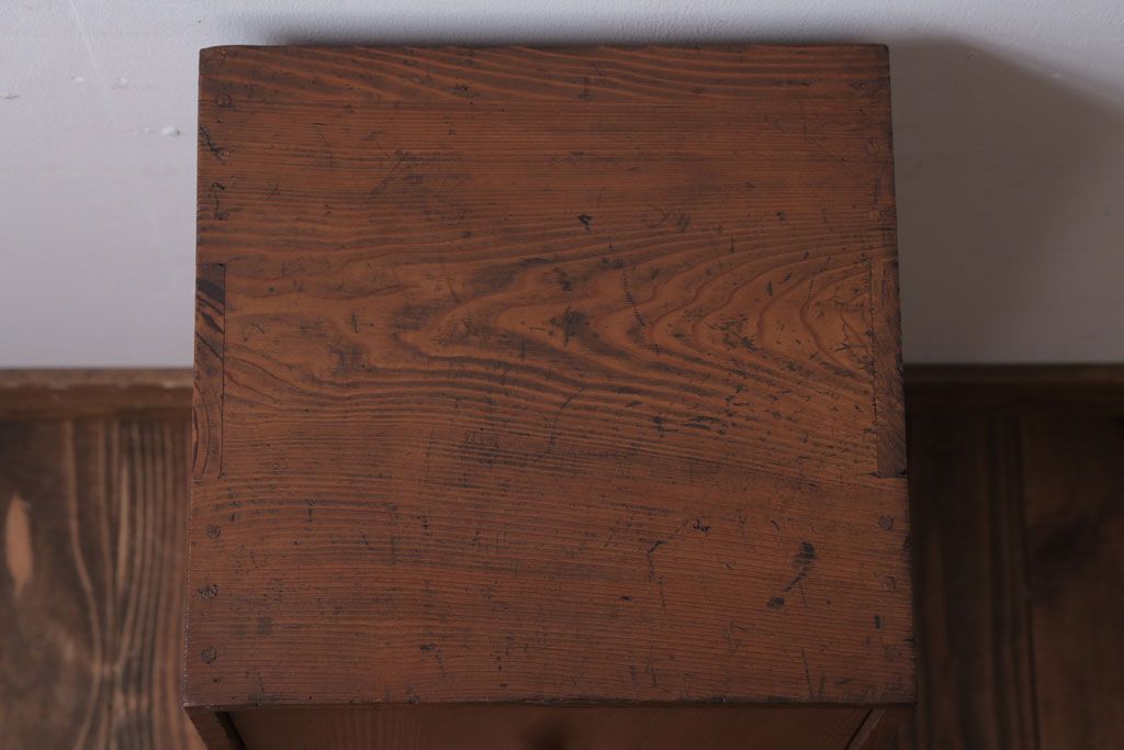 アンティーク家具　和製アンティーク　古い木の小ぶりな収納棚
