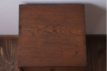 アンティーク家具　和製アンティーク　古い木の小ぶりな収納棚