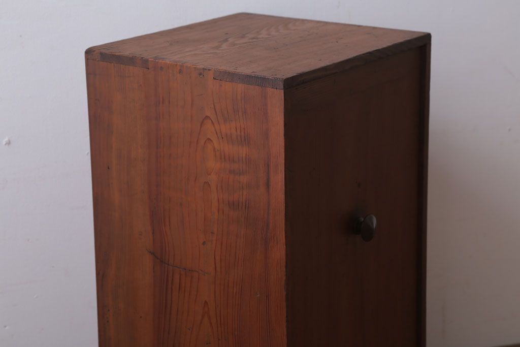 アンティーク家具　和製アンティーク　古い木の小ぶりな収納棚