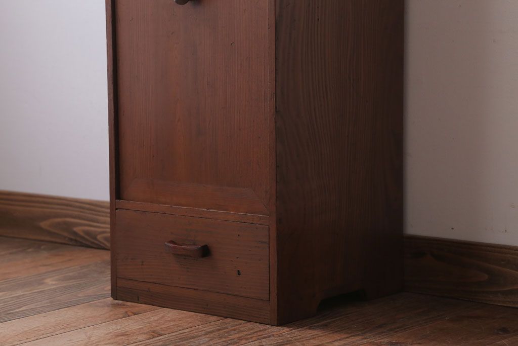 アンティーク家具　和製アンティーク　古い木の小ぶりな収納棚