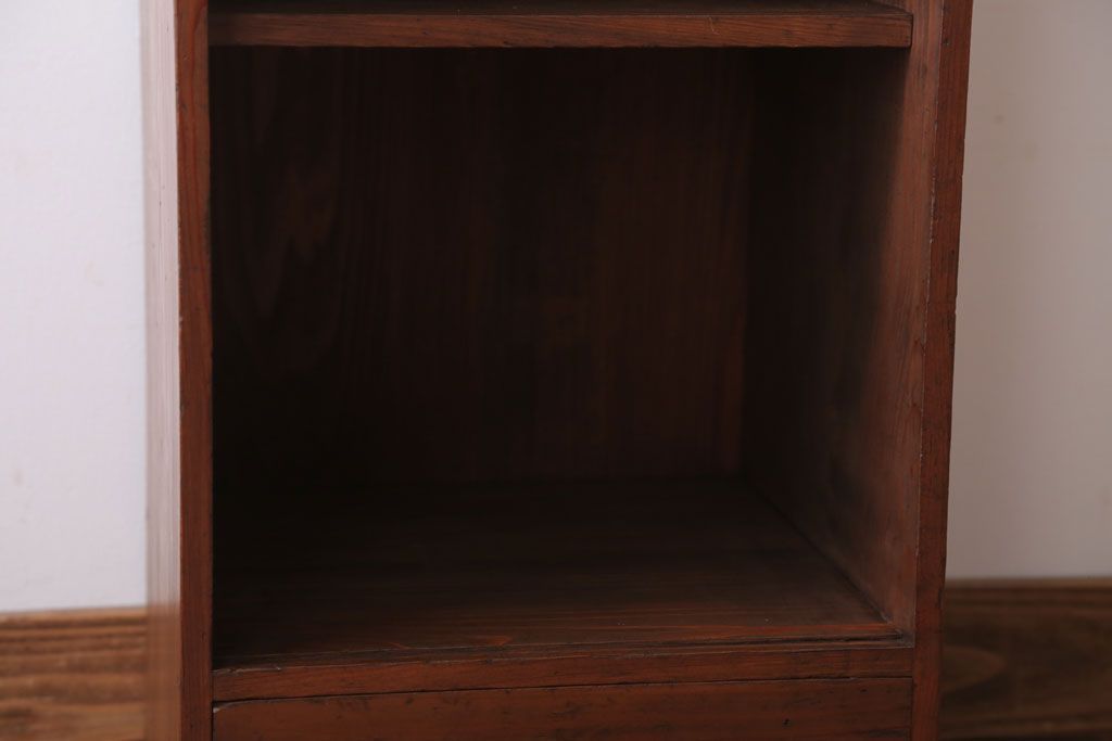 アンティーク家具　和製アンティーク　古い木の小ぶりな収納棚