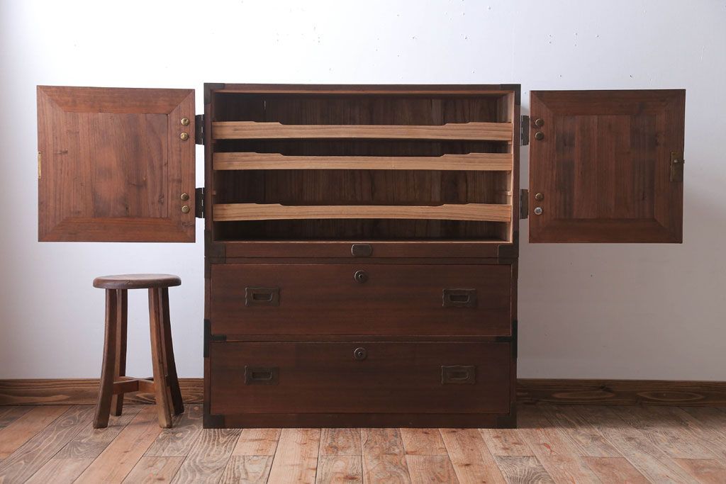 アンティーク家具　和製アンティーク　衣装盆付き!銅金具が上品な古い桐材製観音箪笥(桐箪笥、桐たんす)