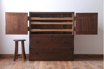 アンティーク家具　和製アンティーク　衣装盆付き!銅金具が上品な古い桐材製観音箪笥(桐箪笥、桐たんす)