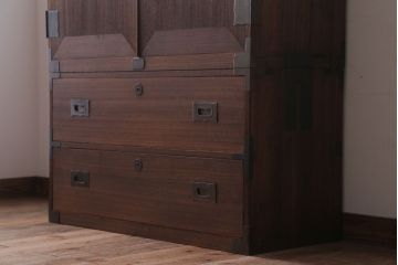 アンティーク家具　和製アンティーク　衣装盆付き!銅金具が上品な古い桐材製観音箪笥(桐箪笥、桐たんす)