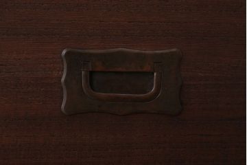 アンティーク家具　和製アンティーク　衣装盆付き!銅金具が上品な古い桐材製観音箪笥(桐箪笥、桐たんす)