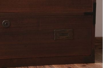 アンティーク家具　和製アンティーク　衣装盆付き!銅金具が上品な古い桐材製観音箪笥(桐箪笥、桐たんす)