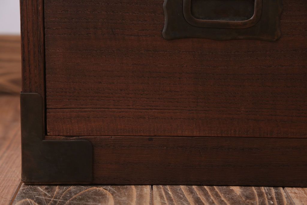 アンティーク家具　和製アンティーク　衣装盆付き!銅金具が上品な古い桐材製観音箪笥(桐箪笥、桐たんす)