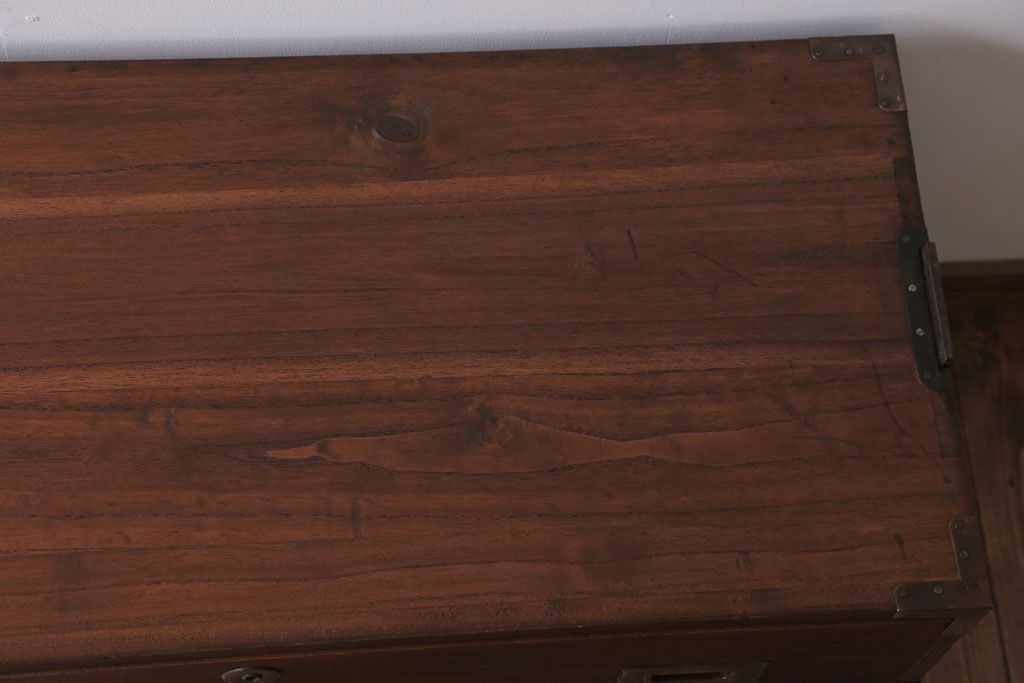 アンティーク家具　和製アンティーク　衣装盆付き!銅金具が上品な古い桐材製観音箪笥(桐箪笥、桐たんす)