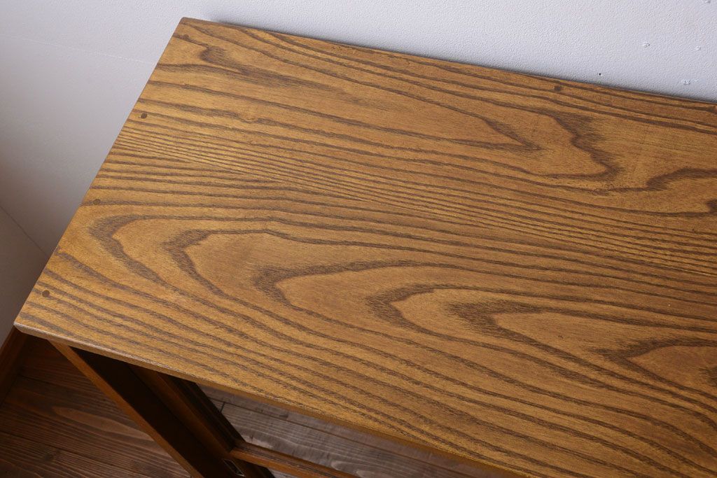 レトロ家具　昭和レトロ　古い木製の脚付き収納棚(2)