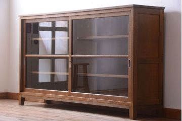 レトロ家具　昭和レトロ　古い木製の脚付き収納棚(2)