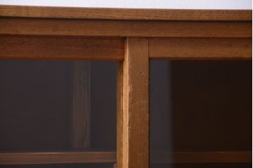 レトロ家具　昭和レトロ　古い木製の脚付き収納棚(2)