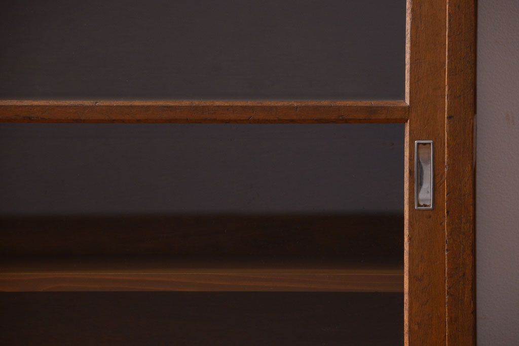 レトロ家具　昭和レトロ　古い木製の脚付き収納棚(2)