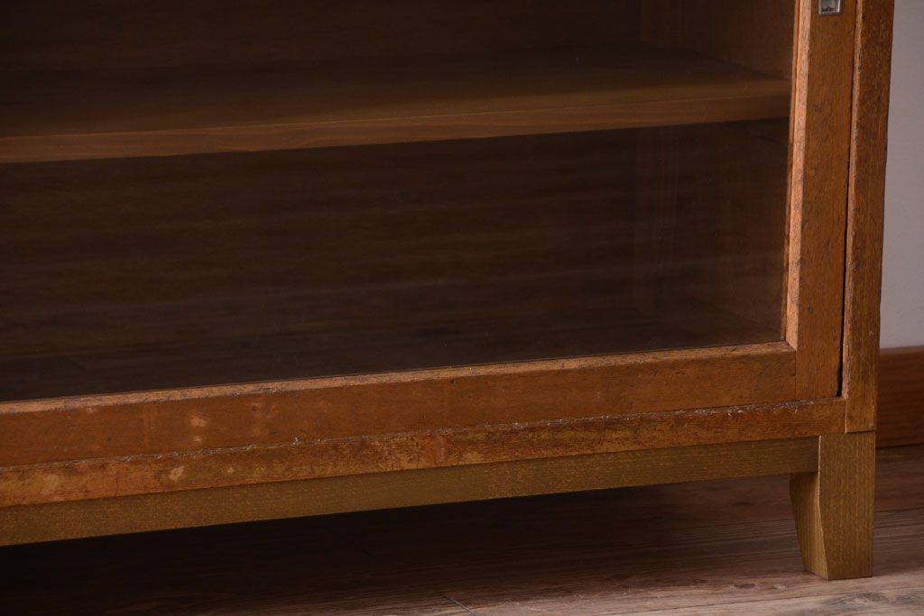 レトロ家具　昭和レトロ　古い木製の脚付き収納棚(2)