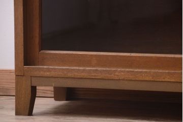 レトロ家具　昭和レトロ　古い木製の脚付き収納棚(2)