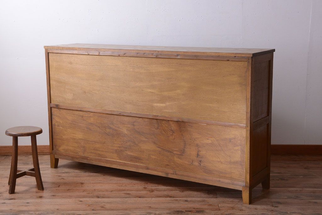 レトロ家具　昭和レトロ　古い木製の脚付き収納棚(2)