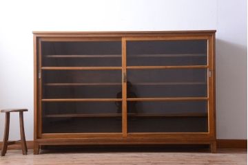 レトロ家具　昭和レトロ　古い木製のアンティーク脚付き収納棚