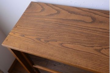 レトロ家具　昭和レトロ　古い木製のアンティーク脚付き収納棚