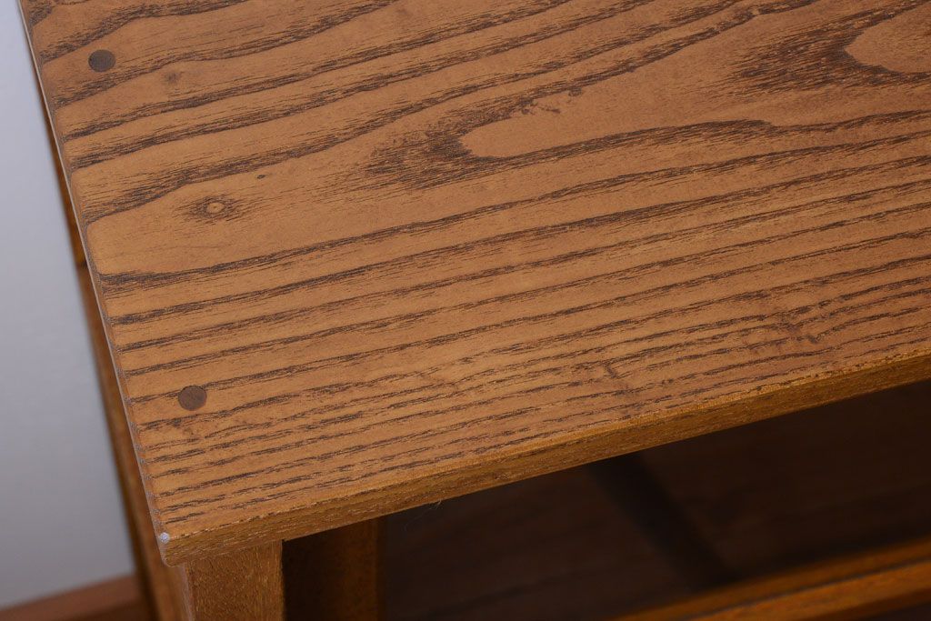 レトロ家具　昭和レトロ　古い木製のアンティーク脚付き収納棚