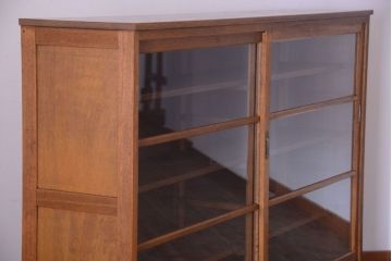 レトロ家具　昭和レトロ　古い木製のアンティーク脚付き収納棚