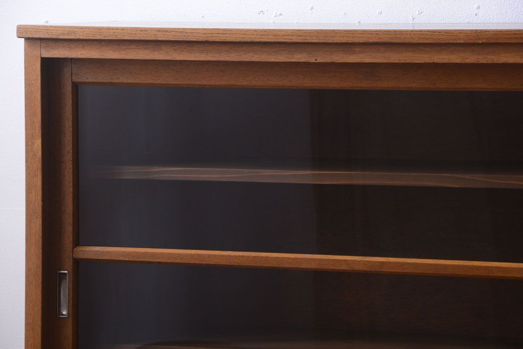 レトロ家具　昭和レトロ　古い木製のアンティーク脚付き収納棚