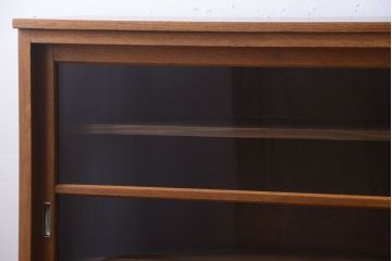 レトロ家具　昭和レトロ　古い木製のアンティーク脚付き収納棚