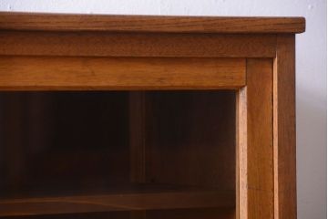 レトロ家具　昭和レトロ　古い木製のアンティーク脚付き収納棚