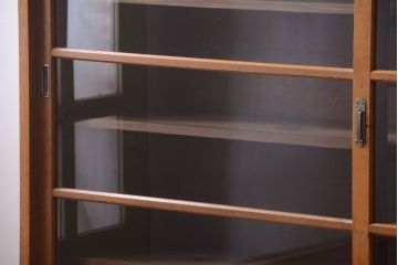 レトロ家具　昭和レトロ　古い木製のアンティーク脚付き収納棚