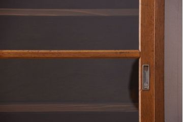 レトロ家具　昭和レトロ　古い木製のアンティーク脚付き収納棚