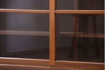 レトロ家具　昭和レトロ　古い木製のアンティーク脚付き収納棚