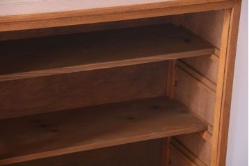 レトロ家具　昭和レトロ　古い木製のアンティーク脚付き収納棚