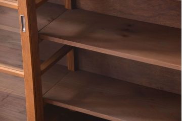 レトロ家具　昭和レトロ　古い木製のアンティーク脚付き収納棚