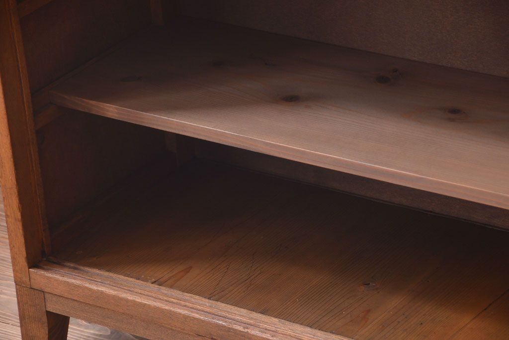 レトロ家具　昭和レトロ　古い木製のアンティーク脚付き収納棚