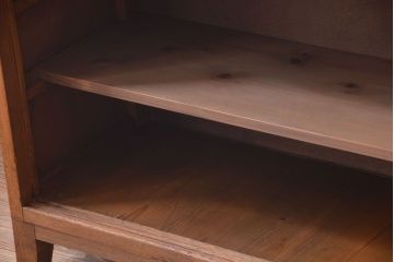 レトロ家具　昭和レトロ　古い木製のアンティーク脚付き収納棚