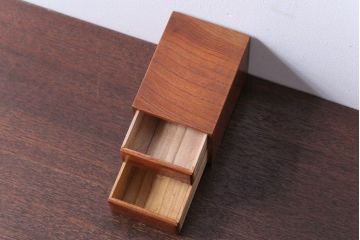 アンティーク家具　アンティーク　総欅材!とても小さな小引き出し