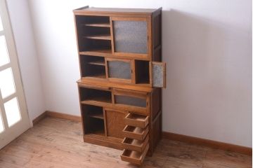 アンティーク家具　和製アンティーク　ダイヤガラス入り!古い木製の重ね食器棚(カップボード)