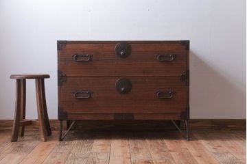 アンティーク家具　和製アンティーク　鉄脚付き!シンプルな丸金具の時代箪笥ローボード(1)